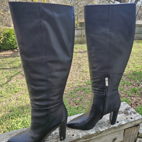 Boots - Picture 3 of 10